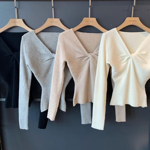 显瘦针织打底衫 THEWOW 版 柔软细腻V领胸前扭结收腰修身 简约篙级