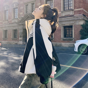 美式连帽短款冲锋衣外套女春秋新款超火好看撞色拼接休闲工装夹克图片