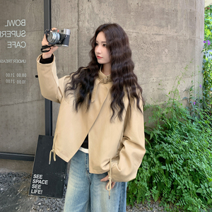 【新款】 设计感抽绳宽松短款风衣外套207-8038P165控268，女装风衣，卡莱