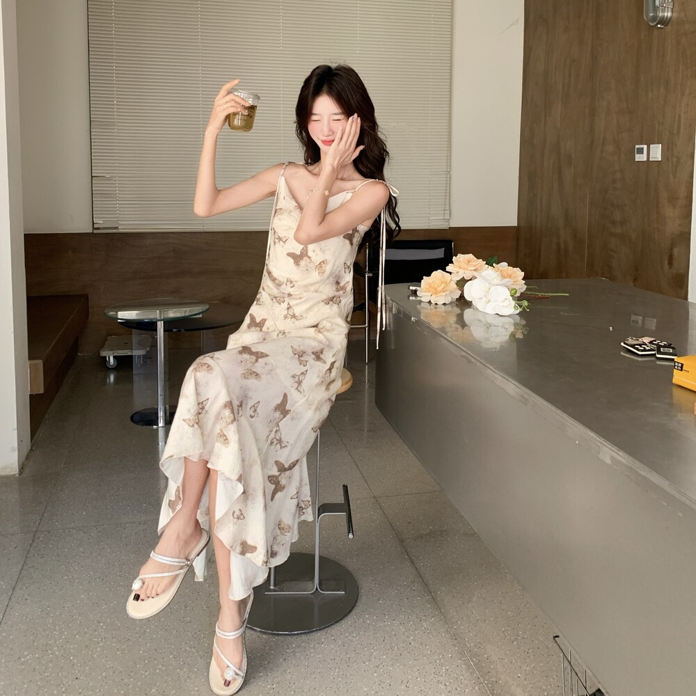 法式蝴蝶印花吊带连衣裙女夏2025新款减龄甜美独特漂亮温柔风长裙,女装连衣裙,卡莱