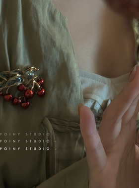 复古红色樱桃胸针女高级感金属别针装饰配饰新品趣味饰品