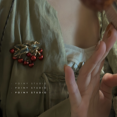 复古红色樱桃胸针女高级感金属别针装饰配饰新品趣味饰品