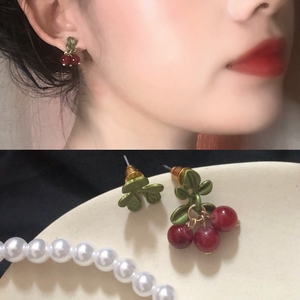 日本小巧可爱耳环森系红色小樱桃绿色叶子不对称耳钉女纯银耳夹