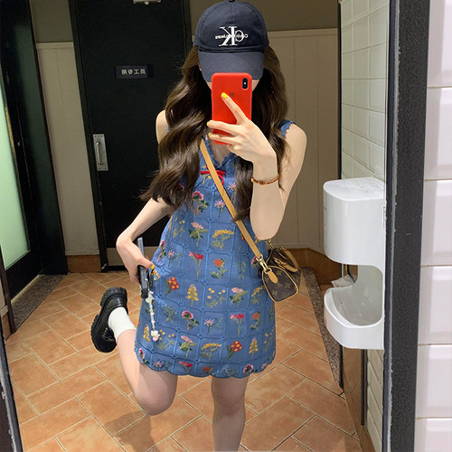 V领波浪边花朵刺绣连衣裙小个子
