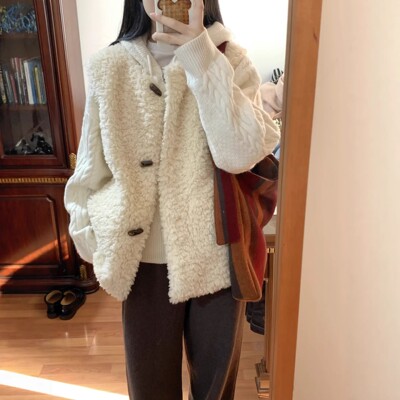 牛角扣羊羔毛2026新款皮毛一体马甲女春秋韩版环保坎肩毛毛外套
