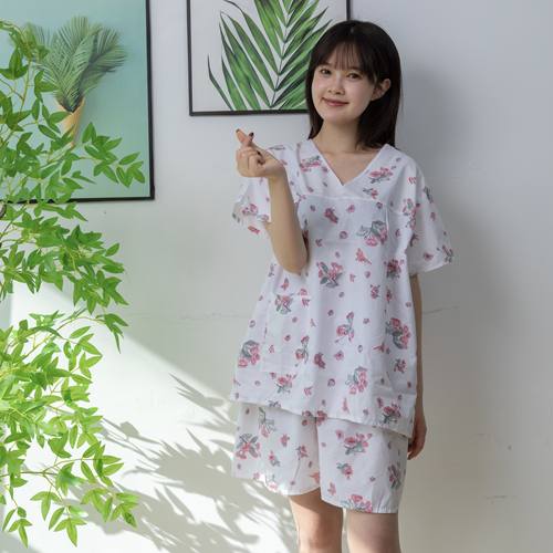 买女士浴服，送女士拖鞋。