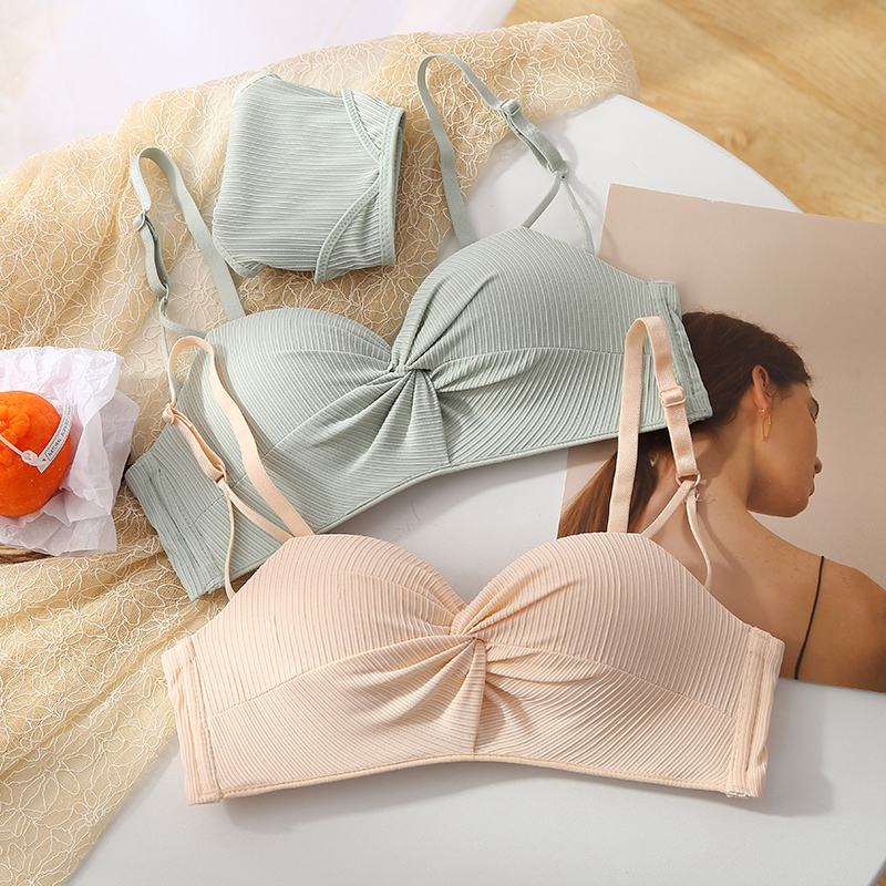 乳胶内衣女小胸聚拢少女上托无痕