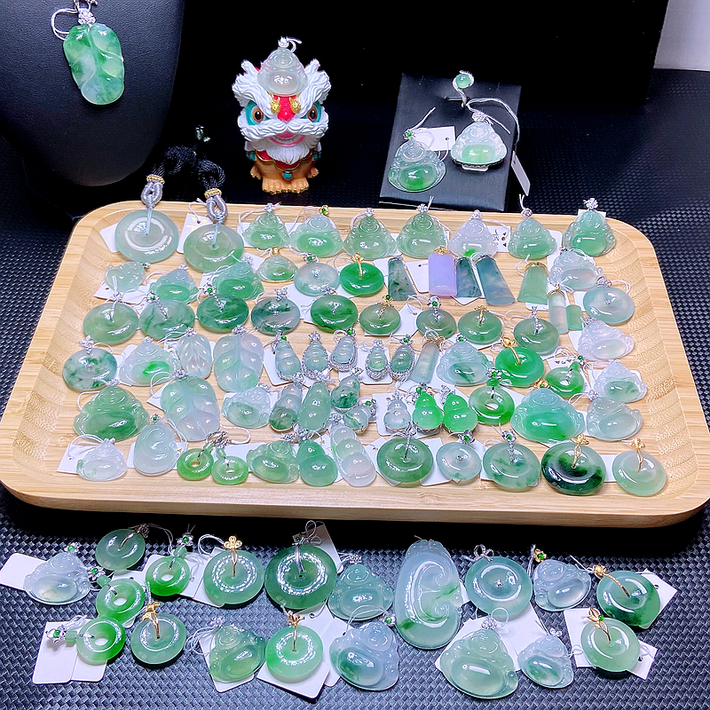 缅甸天然翡翠A货18K金镶冰种阳绿无事牌平安扣葫芦如意叶女玉吊坠