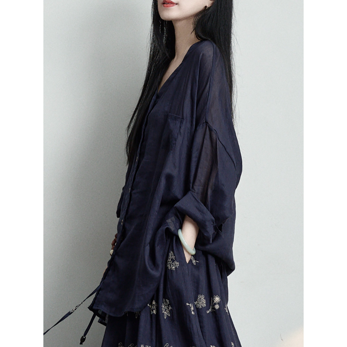 爵莱菲大码女装秋季设计感文艺知性温婉宽松清爽蝙蝠袖苎麻衬衫