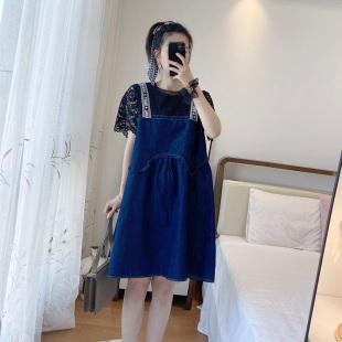 蕾丝拼接牛仔假两件连衣裙大码 宽松显瘦胖mm背带遮肚微胖2024新款