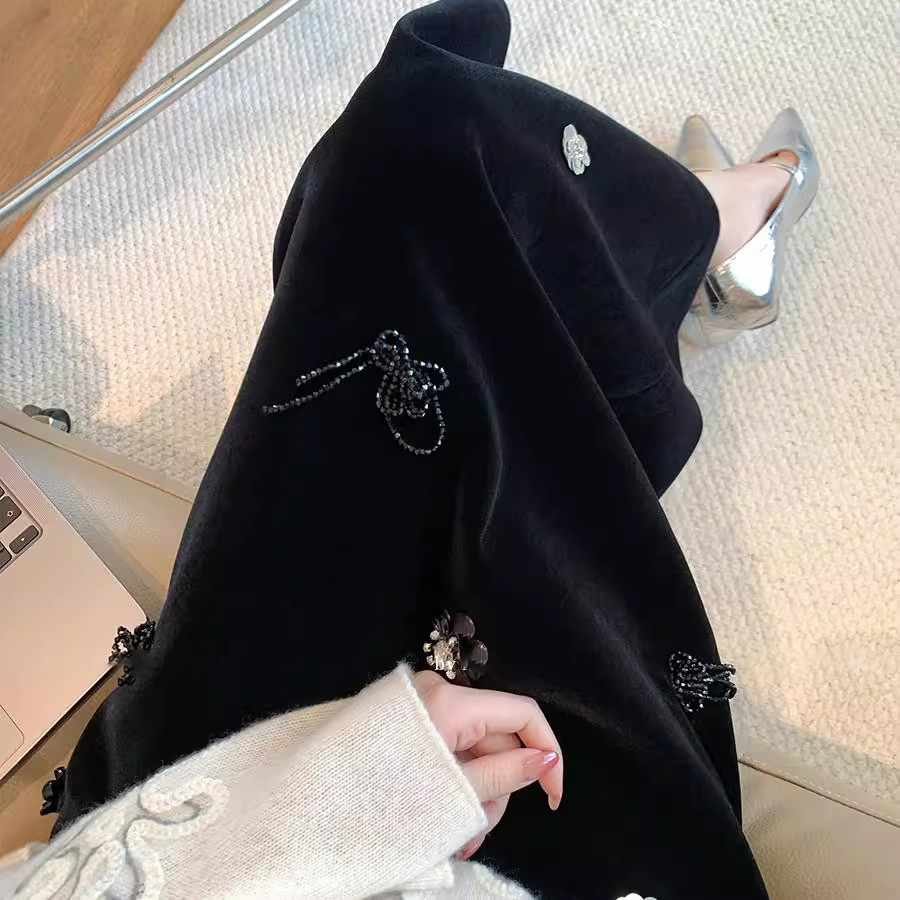 爵莱菲大码黑色重工钉珠丝绒半身裙女2025秋冬新款慵懒风垂感显瘦