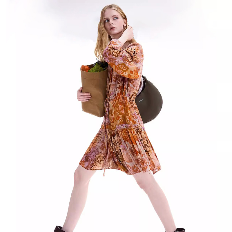 爵莱菲大码胖mm碎花2025新款秋冬新品复古印花长袖V领连衣裙