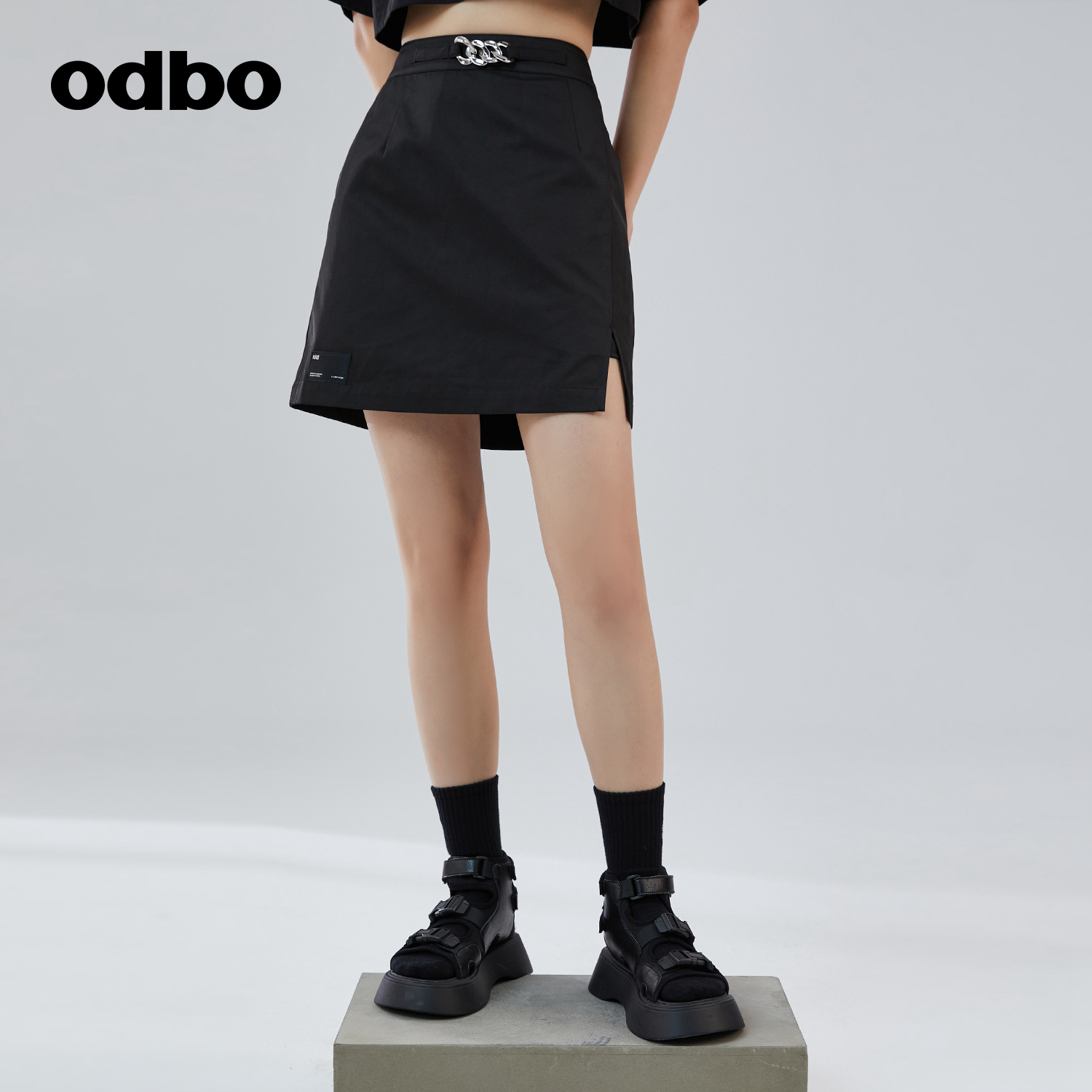 odbo时尚黑色开叉半身裙