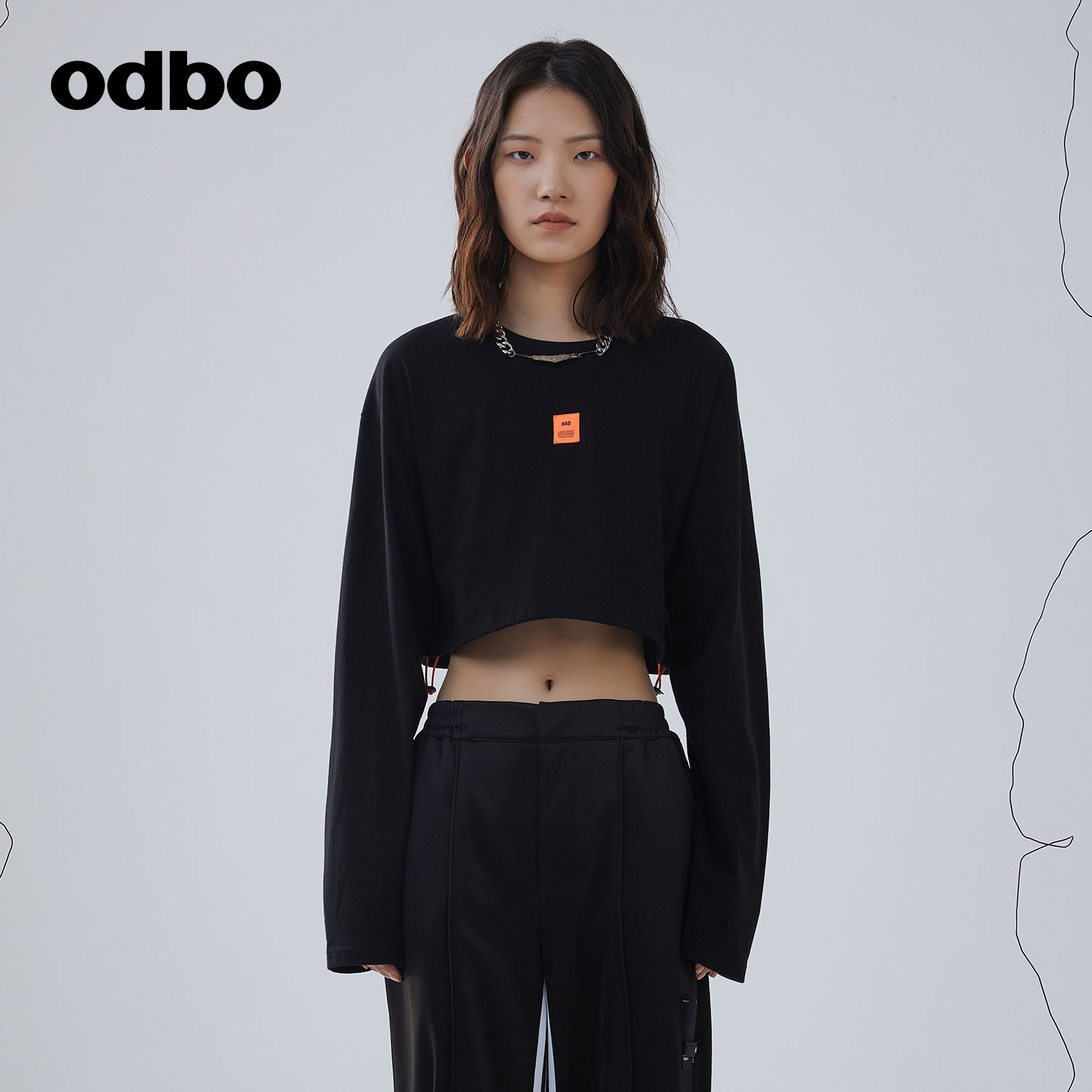 设计感小众露脐长袖上衣