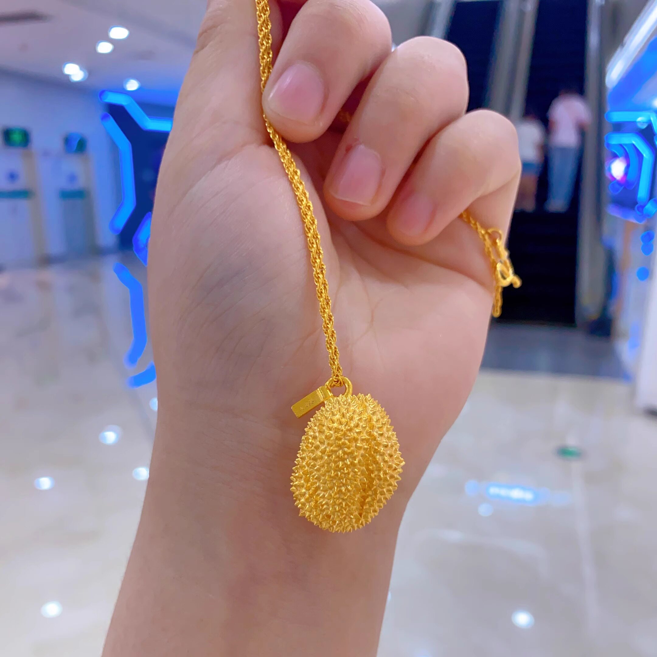 水贝金包银吊坠男女2024时尚新款大牌同款榴莲挂坠送闺蜜礼物网红