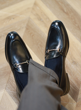 壹植新款黑色亮面皮马衔扣乐福男士真皮皮鞋休闲雅致风格牛皮舒适