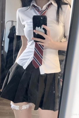 纯欲风辣妹修身短袖衬衫