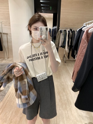 纯色百搭字母绒绒短t恤