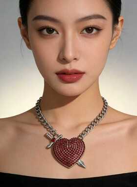 欧美红色镶钻一箭穿心吊坠项链甜酷辣妹朋克风小众设计感锁骨链女