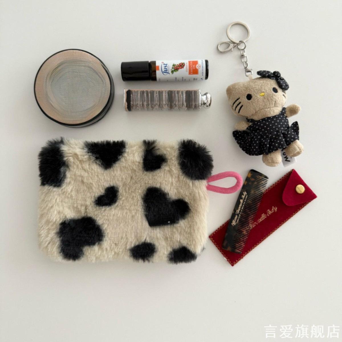 复古ins软糯化妆袋黑白斑点爱心学生香水耳机发圈手拿收纳小包