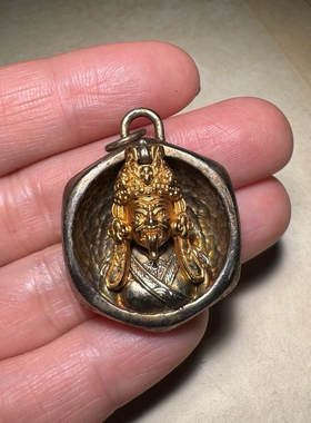 纯铜镀银尼泊尔藏传鎏金手工錾刻扎基拉姆护法随身挂件项链吊坠