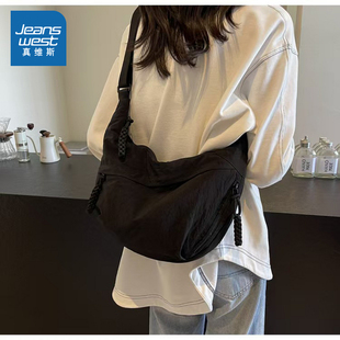 LE真维斯女式休闲斜挎包 2025冬季新品 女款纯色大容量斜挎包包