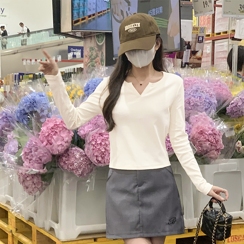 KWV真维斯长袖t恤女春秋新款2025v领小个子修身显瘦打底衫短上衣