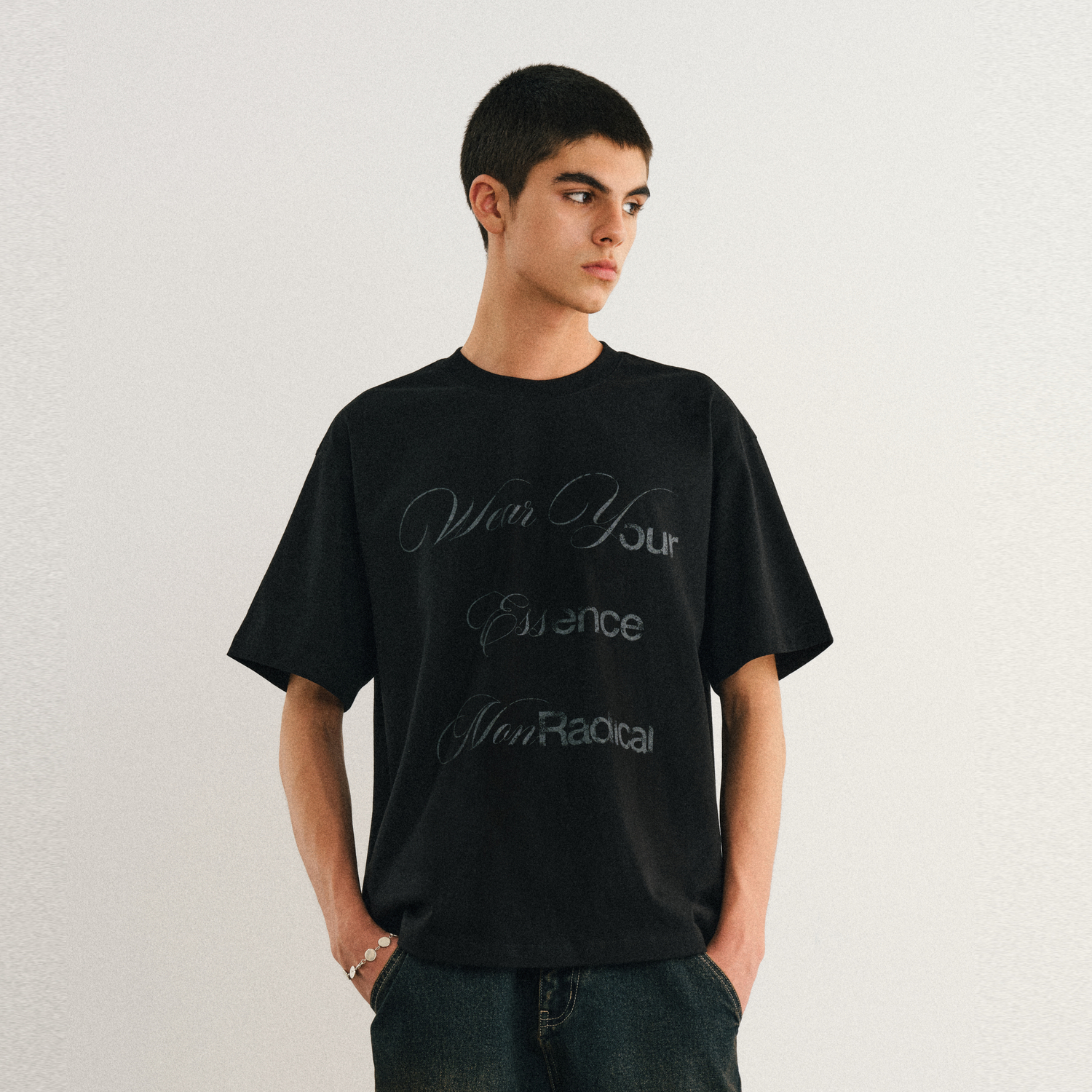 NONRADICAL(NR)斑驳字母短袖T恤