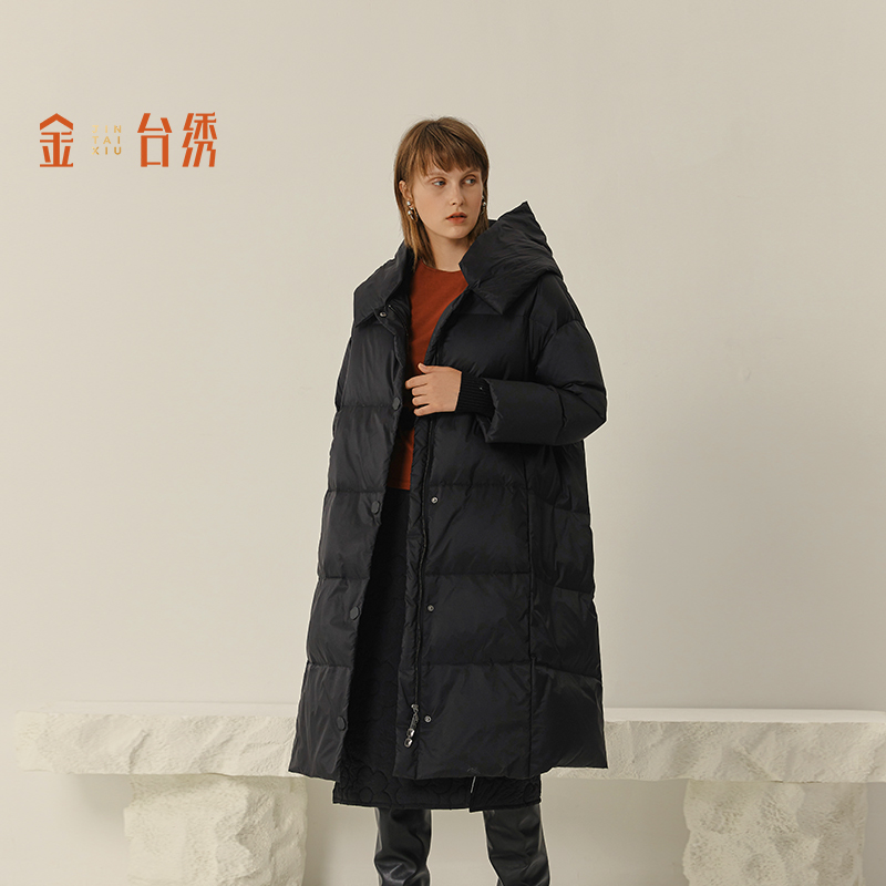 金台绣通勤风长款连帽羽绒服