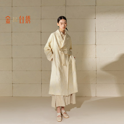 金台绣新中式盘扣风衣女国风亚麻提花西装领系带外套款J36805