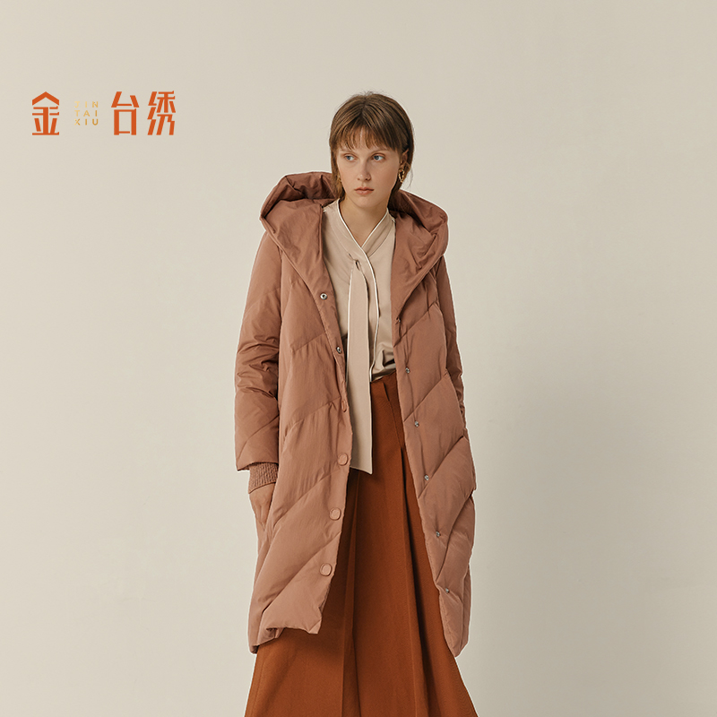 金台绣通勤风鸭绒长款连帽羽绒服