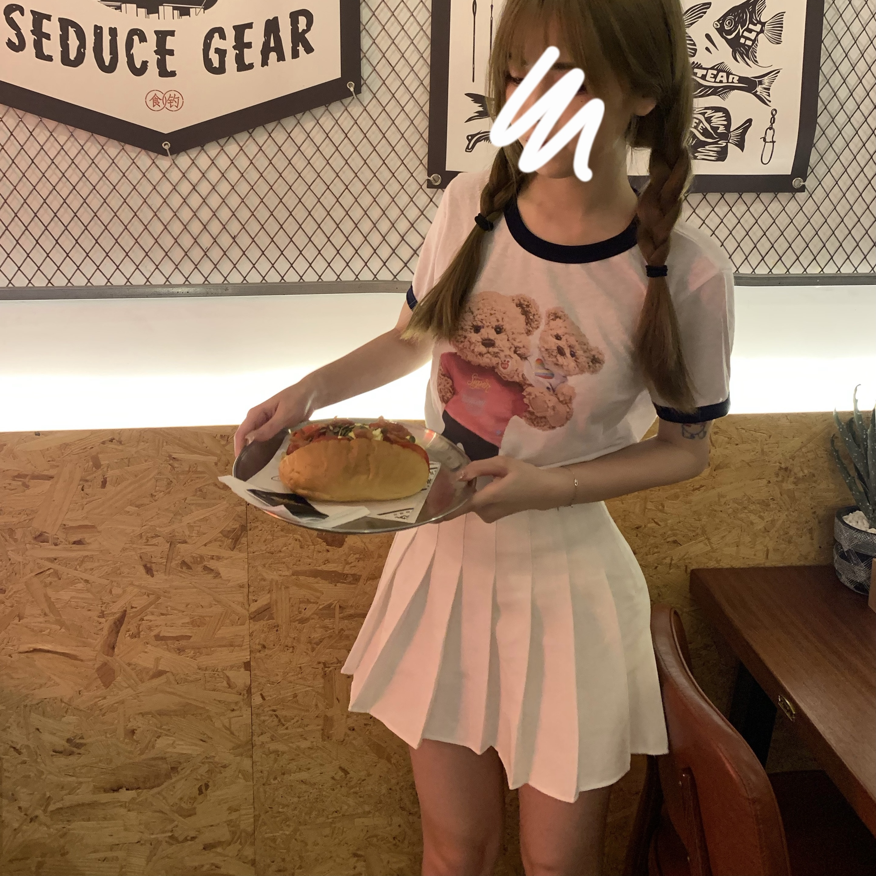 Beautiful girl cute bear T-shirt