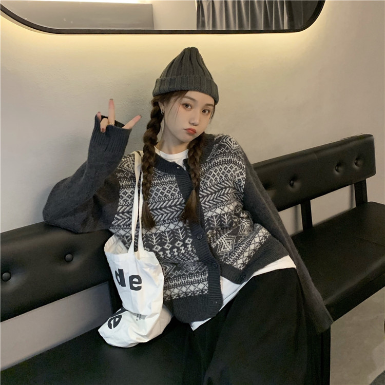 Real price retro thickened warm sweater coat + 3002 solid color half skirt suit