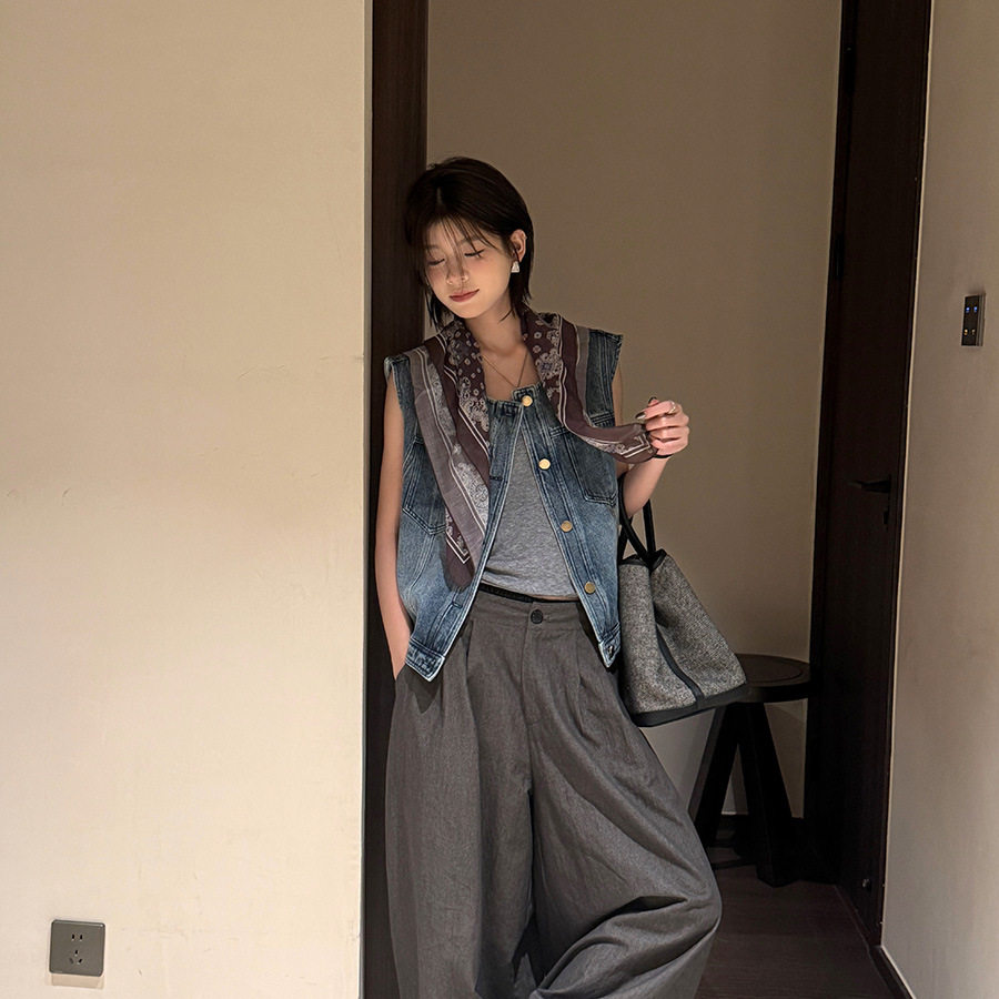 早秋新款韩系水洗蓝牛仔马甲女2026时髦复古时尚无袖外套上衣