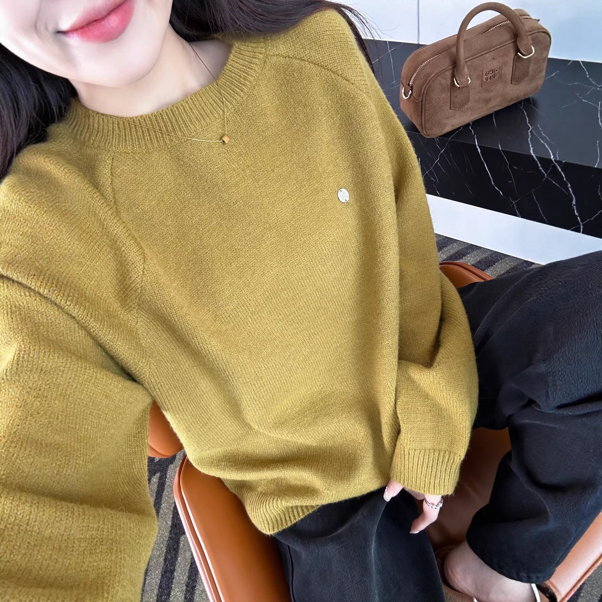 新款韩系贝壳扣纯色毛衣女百搭休闲宽松柔软针织衫毛衣女