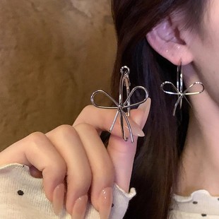 冷淡風(fēng)個(gè)性 夸張金屬線條蝴蝶結(jié)耳圈女夏季 獨(dú)特耳環(huán)適合方圓臉耳飾