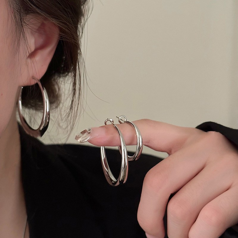 时尚设计感银色素圈耳环