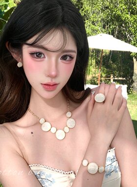 2026新款度假风贝壳白色圆形项链高级感波西米亚不规则简约锁骨链