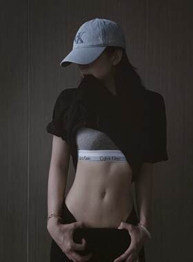 CKJENNIE同款刺绣防晒鸭舌帽