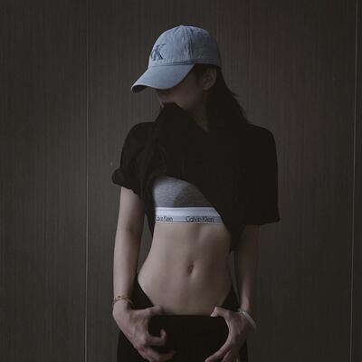 CKJENNIE同款刺绣防晒鸭舌帽