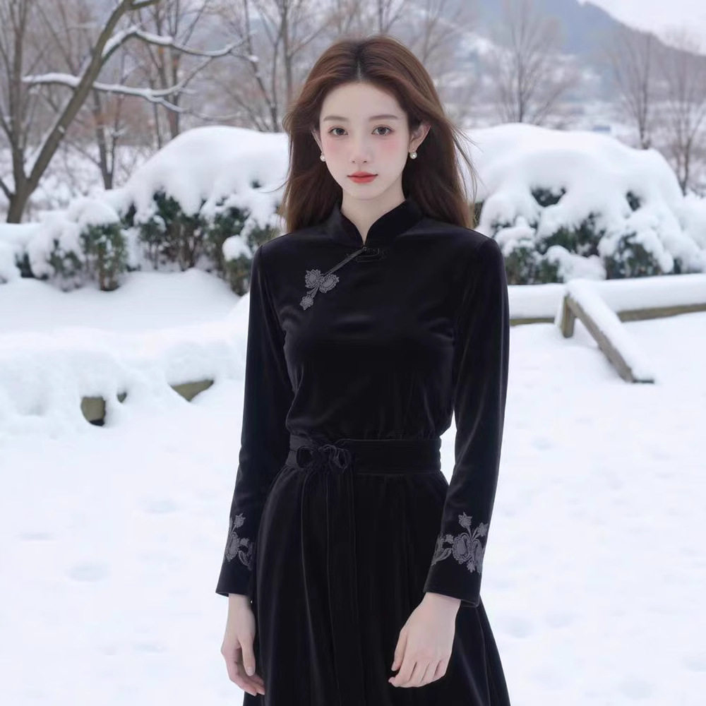 2024秋季新中式女装黑色立领印花丝绒旗袍裙简单大方高级感连衣裙