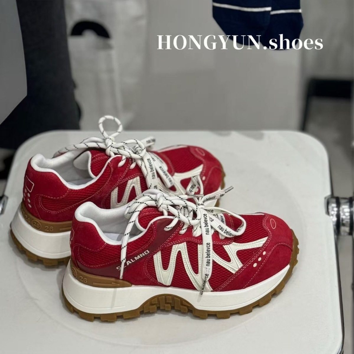 欧洲站2026春季新款时尚轻便舒适阿甘鞋女百搭休闲运动休闲鞋潮流