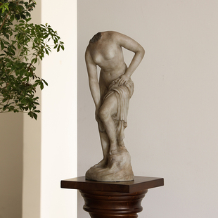 形上售楼处雕塑复古风样板房别墅玄关楼梯底落地维纳斯装饰品摆件
