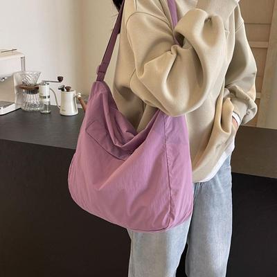 斜挎包女大容量轻便邮差包休闲简约旅行包百搭单肩学生韩版背包男