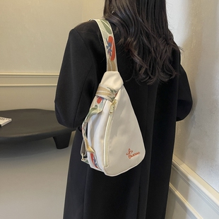 包包女大容量2026新款斜挎包旅游轻便男女胸包户外登山骑行小背包