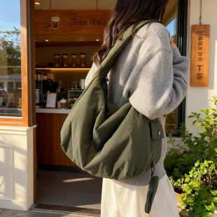 棉服包包女大容量新款秋冬休闲简约单肩包松弛感慵懒风通勤饺子包