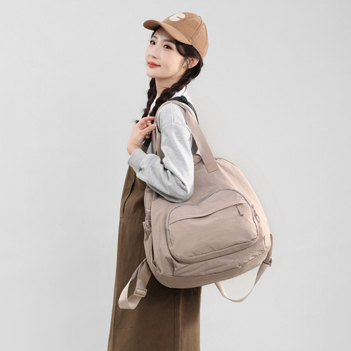 女士外出旅行双肩包轻便大容量