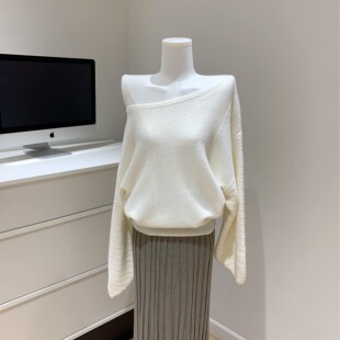 上衣女 黑色斜肩针织泡芙感灯笼袖 蘑糯糯新款 三种穿法米白色