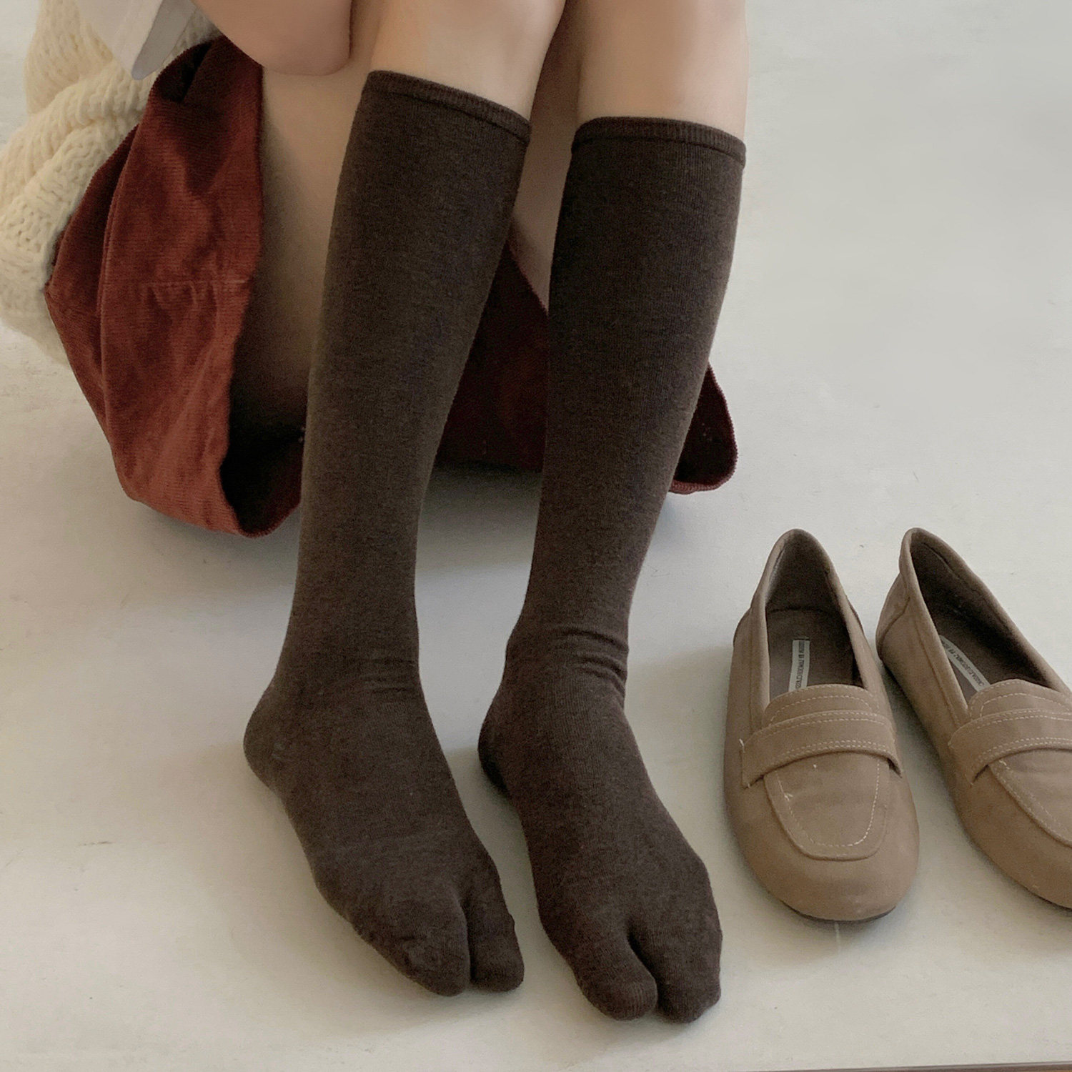 秋冬款羊毛二趾袜子女中筒袜加厚保暖无骨灰色堆堆分趾袜日系纯色