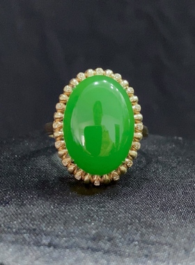 和田碧玉苹果绿蛋面18k金镶嵌款式精致时尚